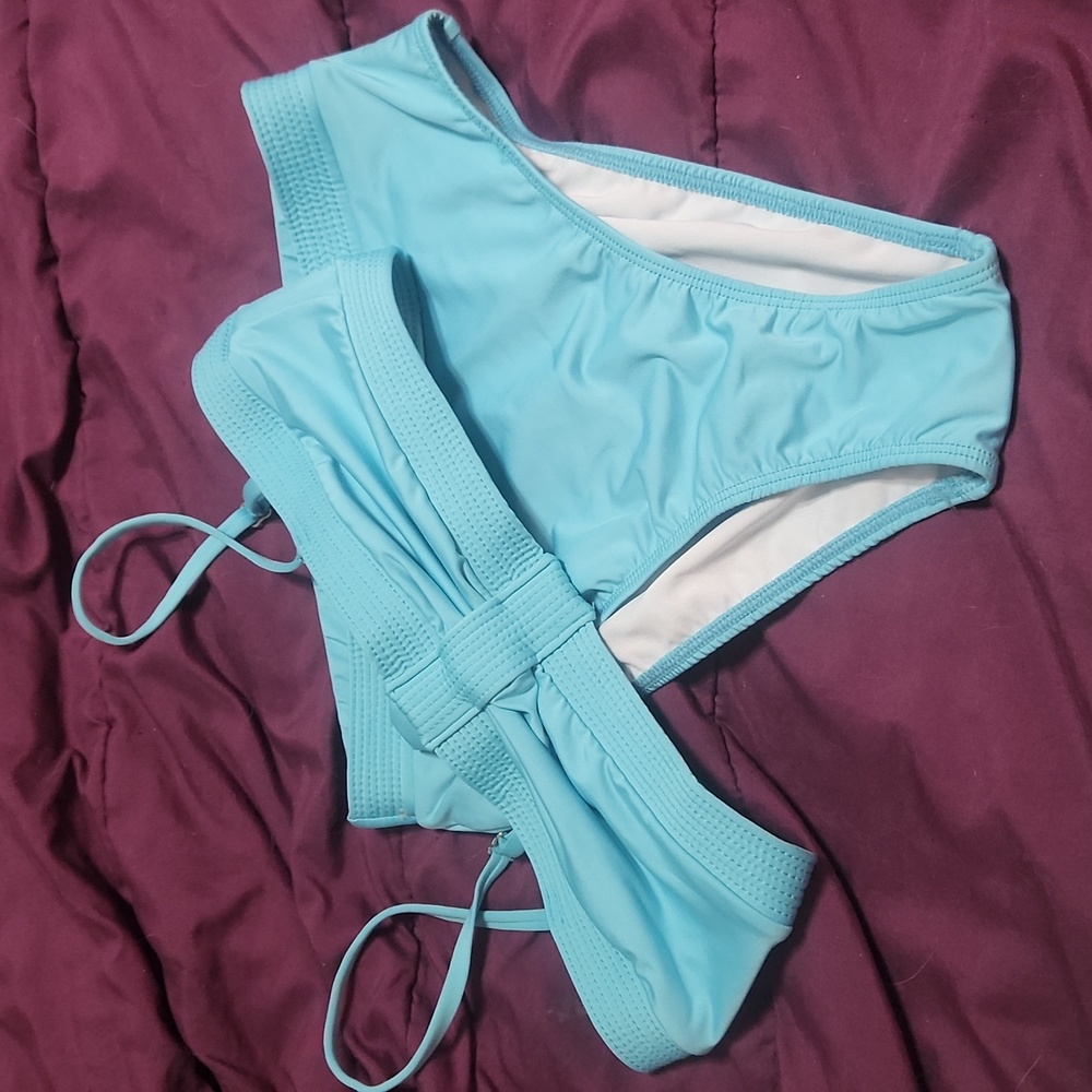 🎀NWOT Venus High Waisted Bikini🩱